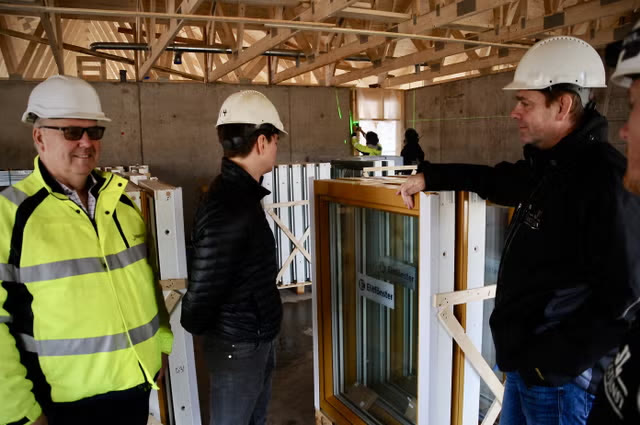 Eilert Andersson, Gustav Kyllenbeck and Joacim Sverker in one of the flats during construction
