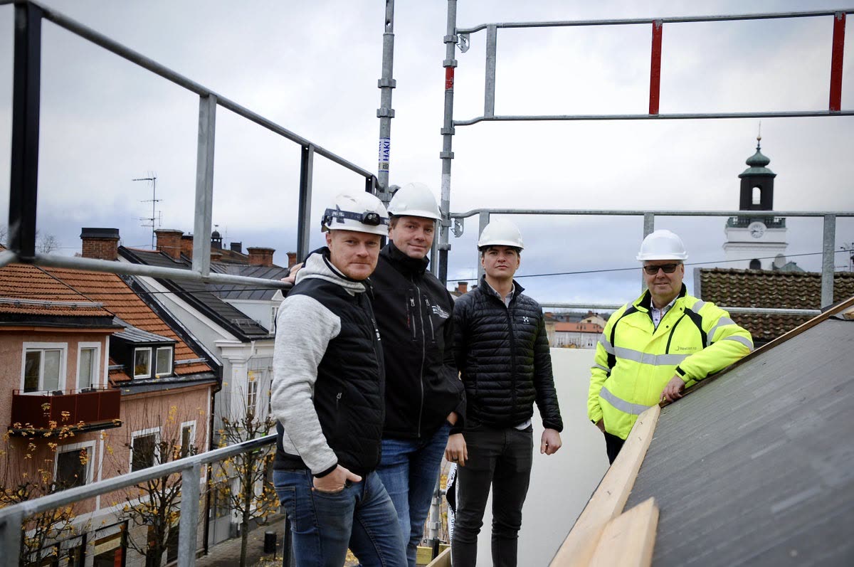Pelle Swärdh, Joacim Sverker, Gustav Kyllenbeck and Eilert Andersson on the roof at Södra Storgatan